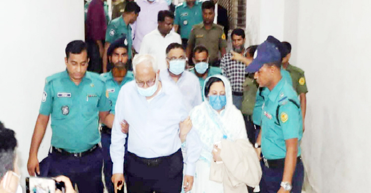 নর্থ সাউথ বিশ্ববিদ্যালয়ের চার ট্রাস্টি আদালতে