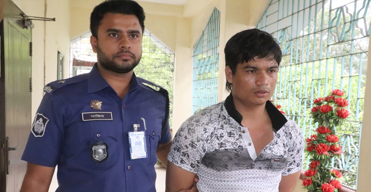 ‘বালিশ চাপায় হত্যার পর অদিতার গলা কাটে রনি’