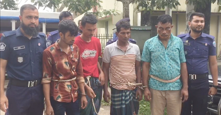 নোয়াখালীতে ডাকাতির মালামালসহ গ্রেফতার ৪