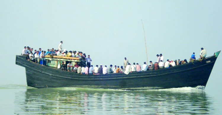 হাতিয়ায় নদী পারাপারে অতিরিক্ত টাকা আদায়ের অভিযোগ