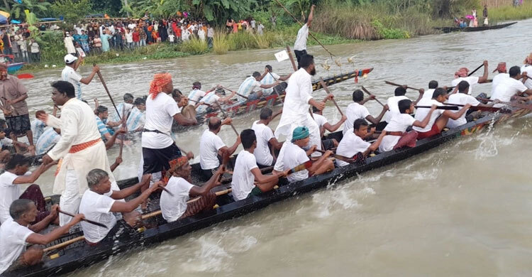 নৌকাবাইচ দেখতে কুমার নদের দুই পাড়ে মানুষের ভিড় | ২৪ সেপ্টেম্বর ২০২২