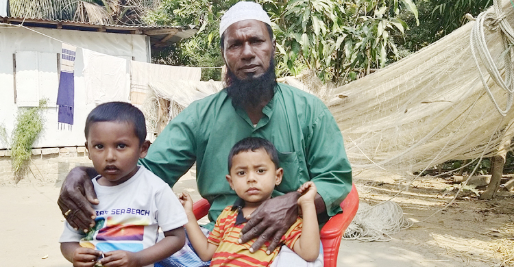 ৩২ দিন সাগরে ভেসে বেঁচে ফেরার গল্প শোনালেন নজির মাঝি