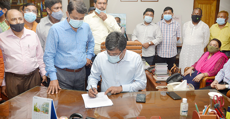 দায়িত্ব গ্রহণ করলেন জাতীয় বিশ্ববিদ্যালয়ের নতুন উপাচার্য