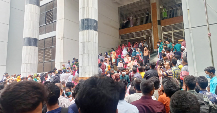 ঢাবিতে নার্সিং-মিডওয়াইফারি ভর্তি পরীক্ষা দিলেন ১৮০০০ শিক্ষার্থী