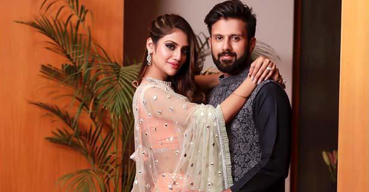 অবশেষে নুসরাতকে ডিভোর্স দিচ্ছেন নিখিল