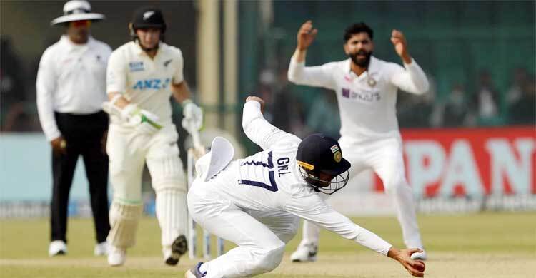 ৩৪৫ রানে অলআউট ভারত, লড়ছে নিউজিল্যান্ডও