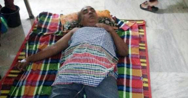 নিজ গাড়ি গ্যারেজে রেখে বাসে আসার সময় খোয়ালেন লাখ টাকা