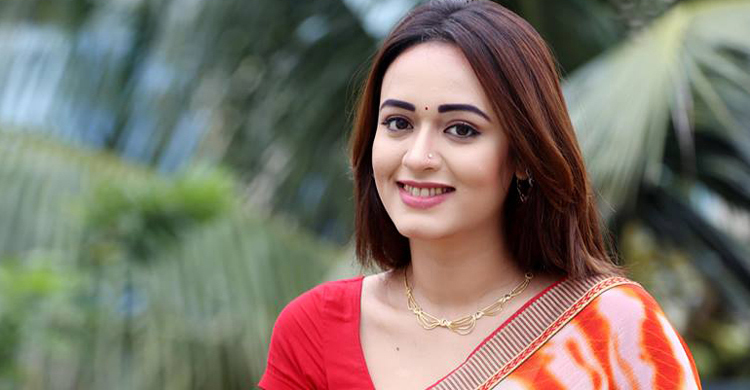 সকালে হাসপাতালে ভর্তি, বিকেলেই শুটিংয়ে অহনা