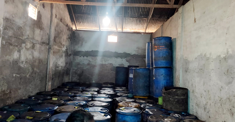 অতিরিক্ত তেল মজুত করে জরিমানা গুনলেন অর্ধলাখ