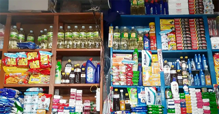 জয়পুরহাটে শর্ত মেনে কিনতে হচ্ছে বোতলজাত সয়াবিন তেল!