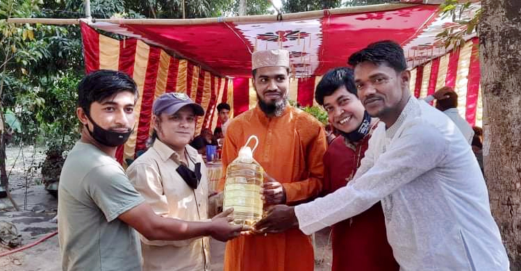 বৌভাতে ৫ লিটার সয়াবিন তেল উপহার, ছবি ভাইরাল