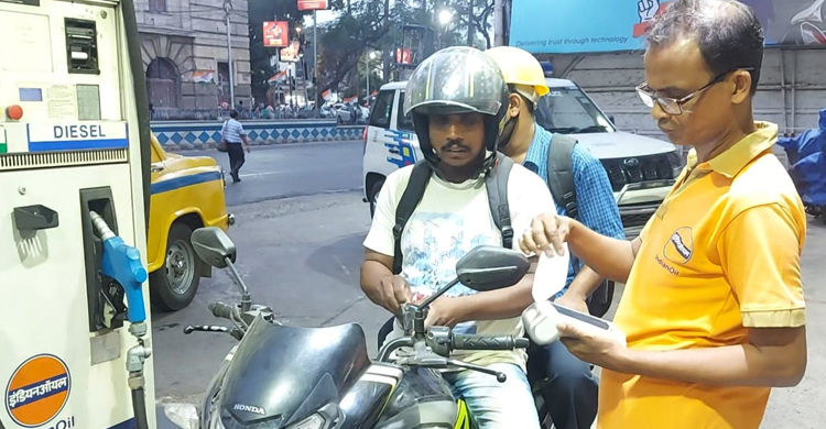পশ্চিমবঙ্গে ১২ দিনে ১১ বার বাড়লো জ্বালানি তেলের দাম