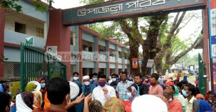 লকডাউনে খাবারের দাবিতে বিক্ষোভ