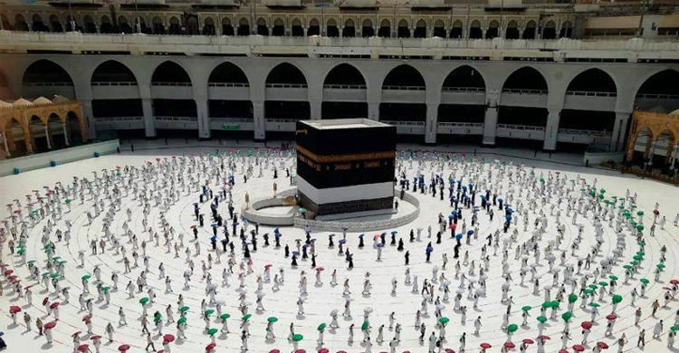ওমরাহ পালনে কাবা ঘর খুলে দিচ্ছে সৌদি