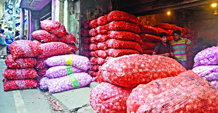 ৪৫ টাকার পেঁয়াজ ৮০ টাকায় বিক্রি, দেড় লাখ টাকা জ‌রিমানা