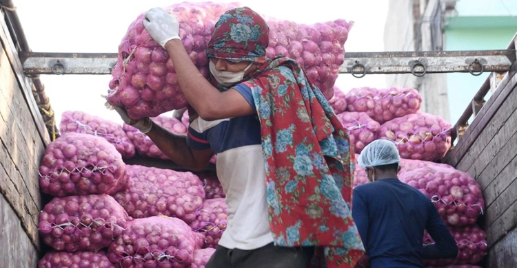 পেঁয়াজ রফতানির নিষেধাজ্ঞা প্রত্যাহার করল ভারত