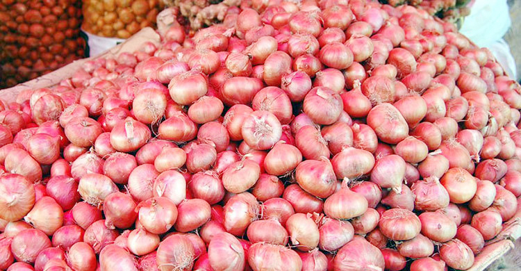 আমদানি খরায় লাগামহীন পেঁয়াজের দাম