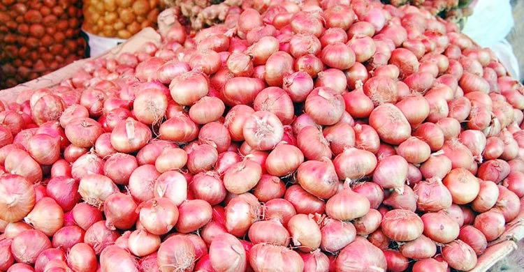 হিলিতে কমেছে দেশি পেঁয়াজের দাম