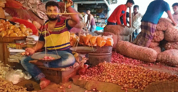 হিলিতে পেঁয়াজের দাম কমেছে