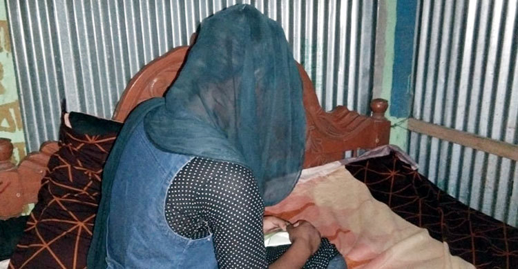 ৩ দিন ধরে প্রেমিকের বাড়িতে অনশনে প্রেমিকা