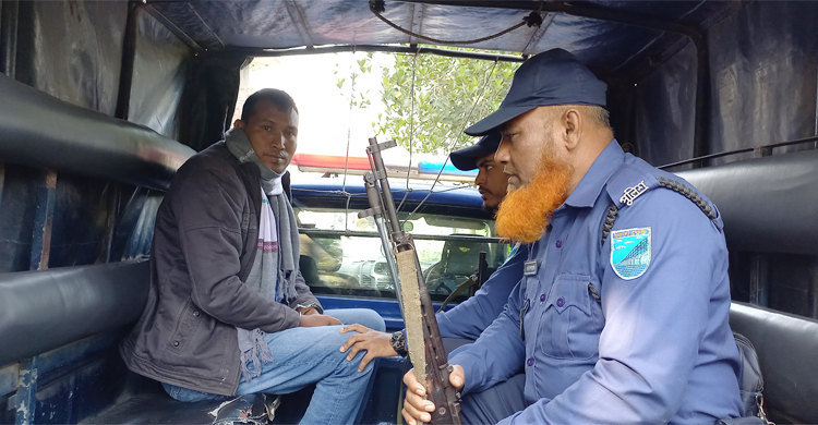 পুলিশ পরিচয়ে বিয়ে, শ্যালককে চাকরি দেওয়ার কথা বলে টাকা আত্মসাৎ | শনিবার, ০৩ ডিসেম্বর ২০২২