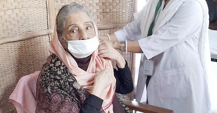 Raushan Ershad receives corona vaccine