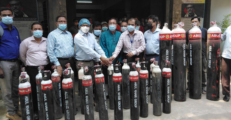মৌলভীবাজার হাসপাতালে ৫০টি অক্সিজেন সিলিন্ডার দিল আবুল খায়ের গ্রুপ