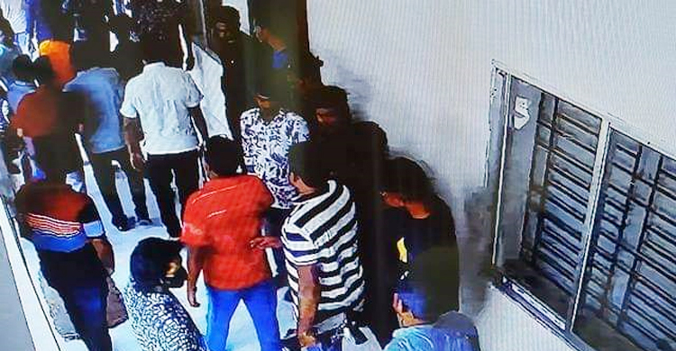 আওয়ামী লীগের সেই ২ নেতার অস্ত্রের লাইসেন্স বাতিল