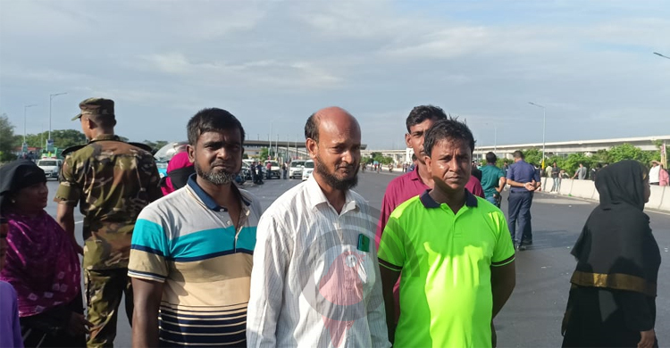 কুষ্টিয়া থেকে পদ্মা সেতু দেখতে এসে ফিরে গেলেন তারা