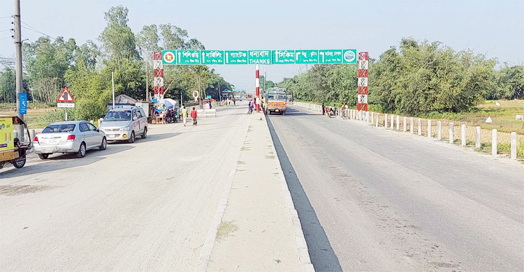 বাংলাবান্ধা সীমান্তে বাড়তি সতর্কতা