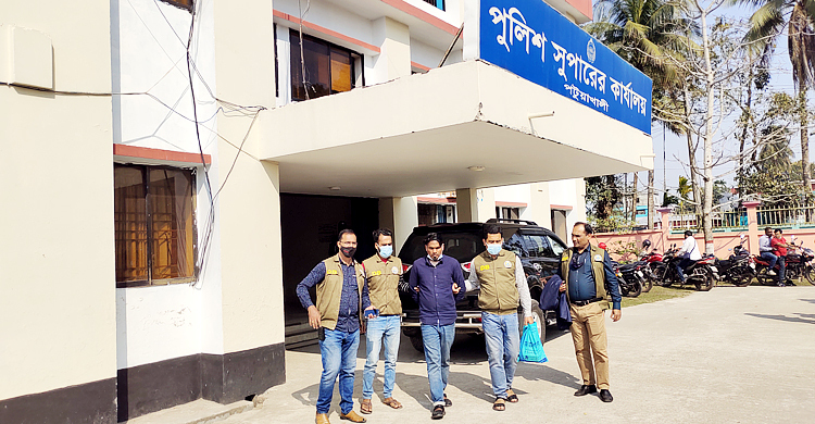 পটুয়াখালীতে সাড়ে ৯ লাখ টাকার জাল নোটসহ যুবক গ্রেফতার