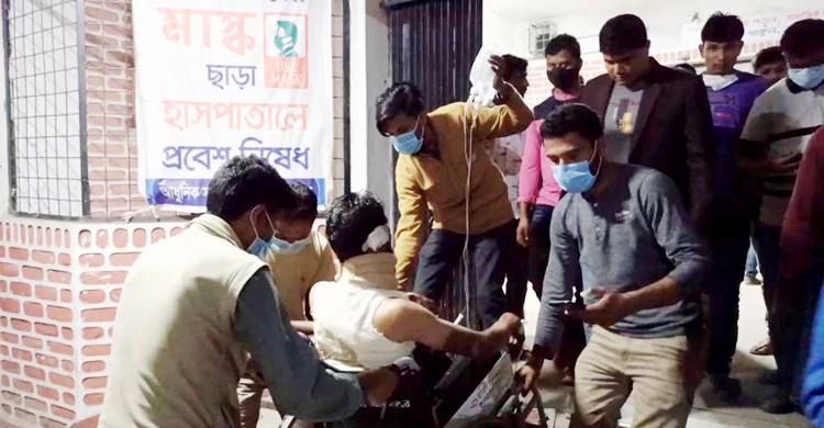 পঞ্চগড়ে চালককে কুপিয়ে মাইক্রোবাস ছিনতাই চেষ্টা