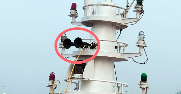 লঞ্চের হাইড্রোলিক হর্নে বাড়ছে স্বাস্থ্যঝুঁকি