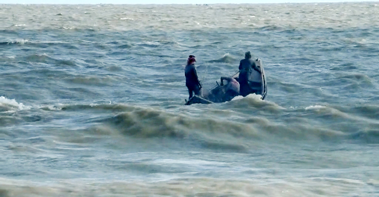 উত্তাল সাগরে ঝড়ের কবলে ট্রলারডুবি, ২ জেলে নিখোঁজ