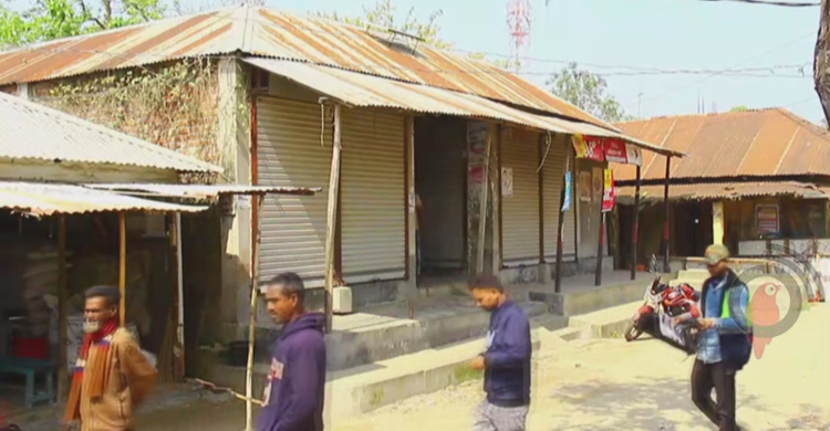 দখলে পরিত্যক্ত এক শহীদ মিনার!