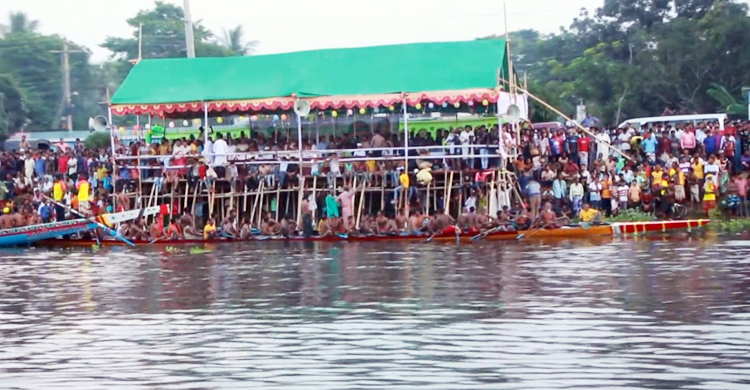ইছামতিতে নৌকাবাইচ দেখলেন ৫০ হাজারের বেশি মানুষ