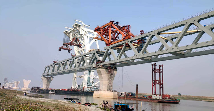 পদ্মা সেতুর ১৮তম স্প্যান বসছে বুধবার