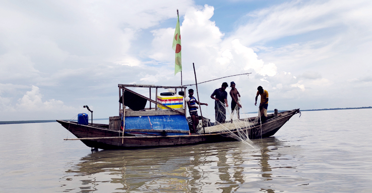 ঋণের কিস্তি বন্ধের দাবি পটুয়াখালীর জেলেদের
