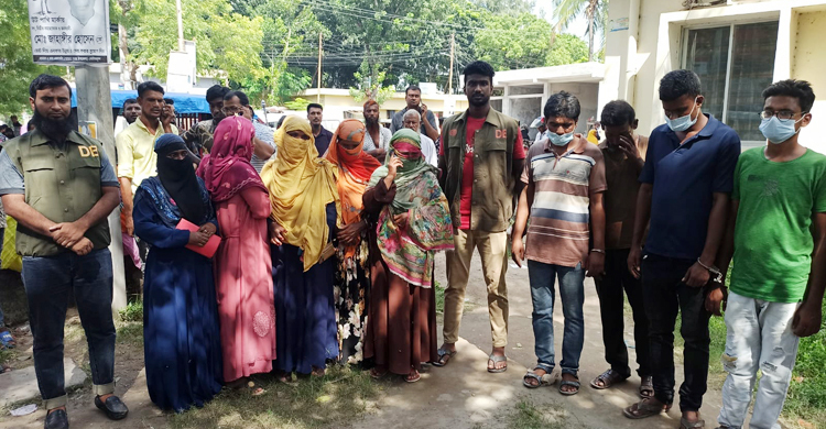 পাবনা জেনারেল হাসপাতাল থেকে ৯ দালাল আটক