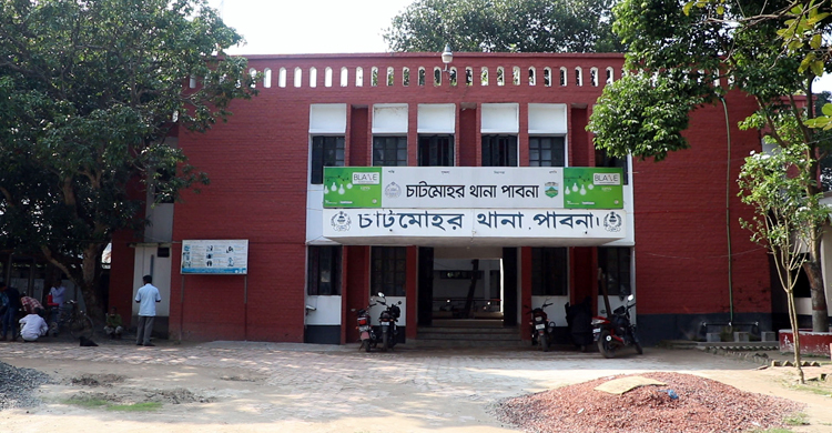 পুলিশের অভিযানে ককটেল বিস্ফোরণ, বিএনপির দাবি ‘সাজানো নাটক’