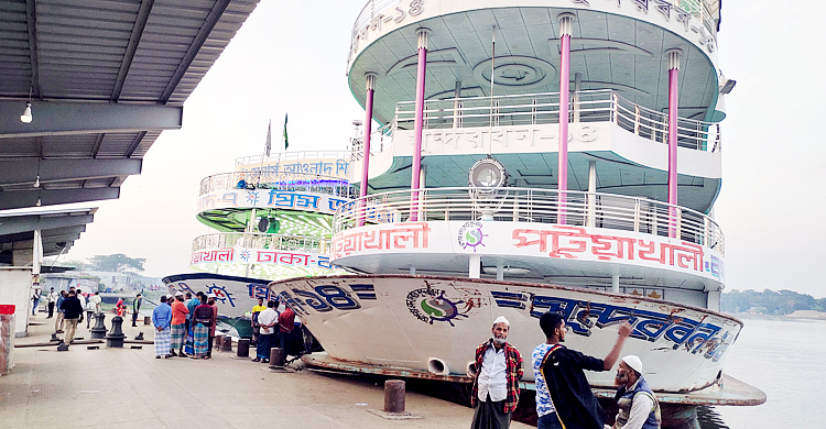 যাত্রী সংকটে ঢাকা-পটুয়াখালী নৌ রুটে লঞ্চ চলাচল বন্ধ