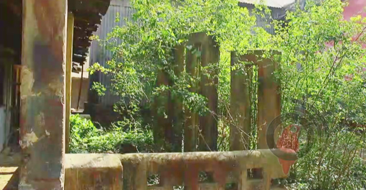 দখলে পরিত্যক্ত এক শহীদ মিনার!