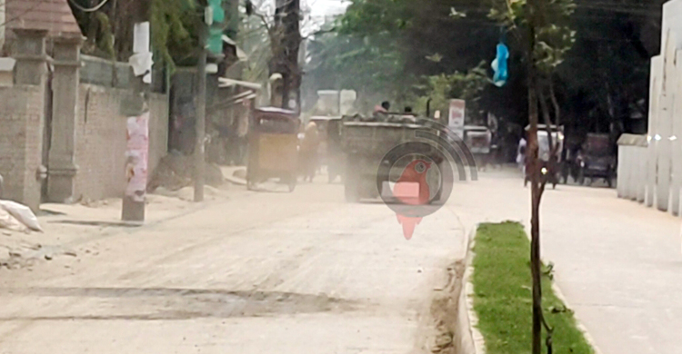 ধুলায় অতিষ্ঠ পটুয়াখালী পৌরসভার বাসিন্দারা