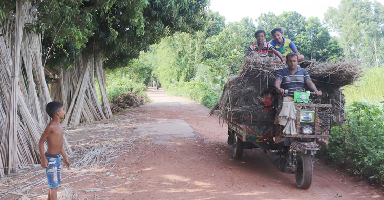 অধিগ্রহণ জটিলতায় তিন বছর ধরে বন্ধ সড়কের কাজ, দুর্ভোগ চরমে