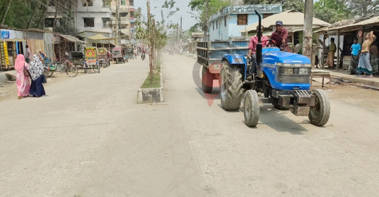 ধুলায় অতিষ্ঠ পটুয়াখালী পৌরসভার বাসিন্দারা