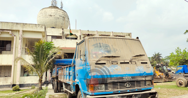 ধুলায় অতিষ্ঠ পটুয়াখালী পৌরসভার বাসিন্দারা