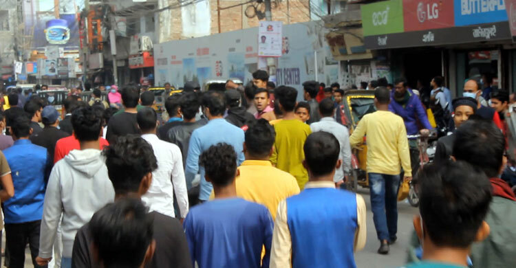 পাবনায় কেক ভাগাভাগি নিয়ে ছাত্রলীগ কর্মীদের হাতাহাতি