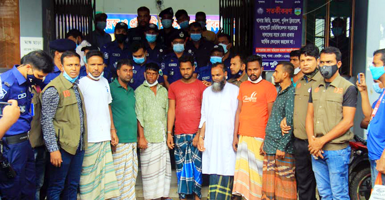 ডাকাতির ৩৬ ঘণ্টার মধ্যে লুণ্ঠিত মালামাল উদ্ধার, গ্রেফতার ৭