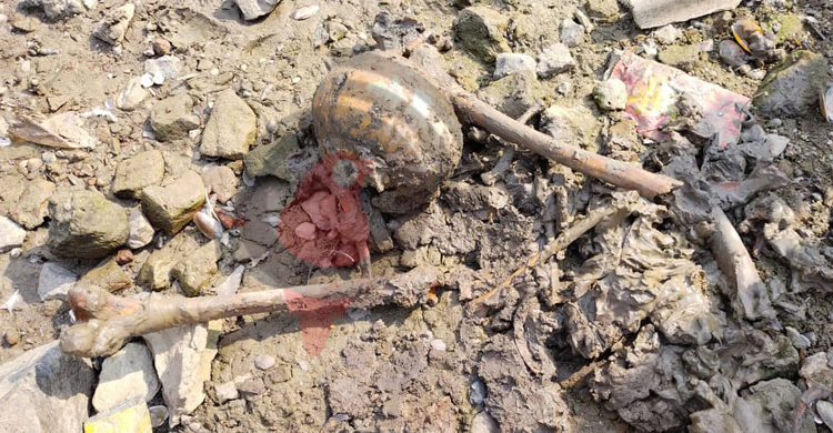 পাবনায় নদীতে বস্তাবন্দি মাথার খুলি-হাড় উদ্ধার