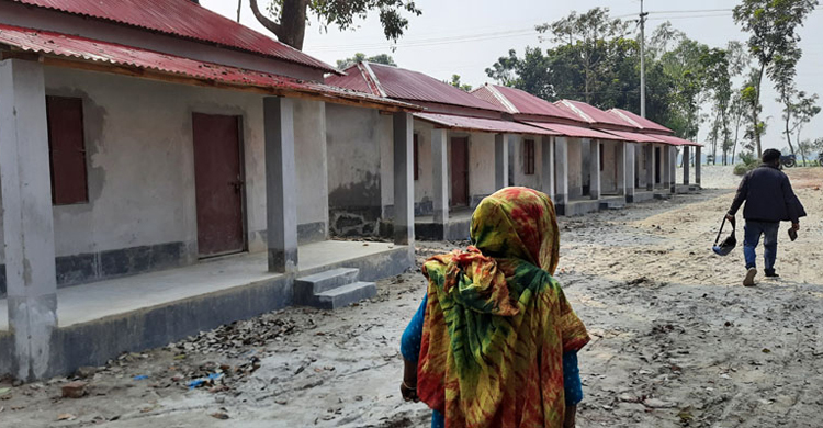 স্বাস্থ্যকেন্দ্র ভাঙার গুজবে আতঙ্কিত আশ্রয়ণের বাসিন্দারা